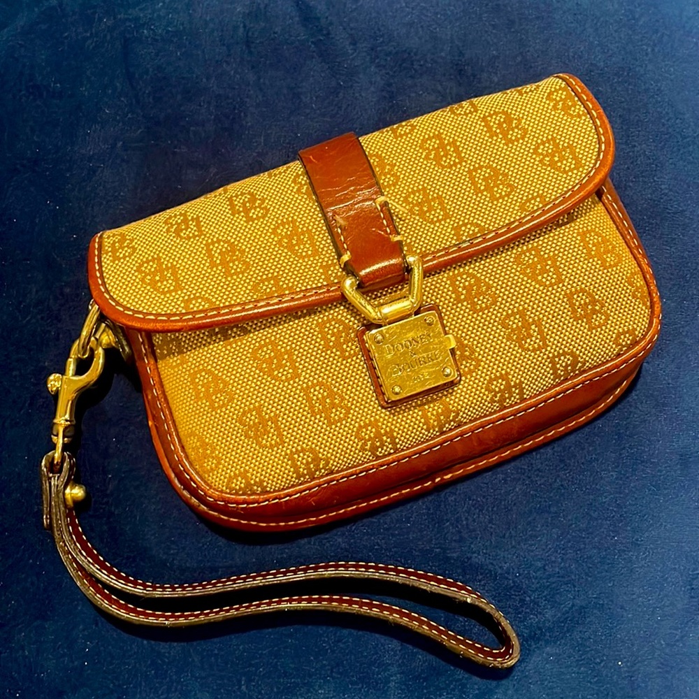 Dooney & Bourke wristlet